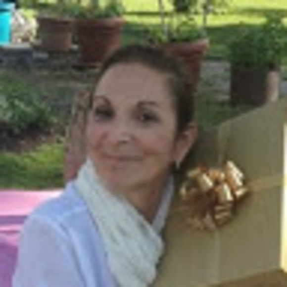 Meet your Posher, Arlene - Picture 1 of 1